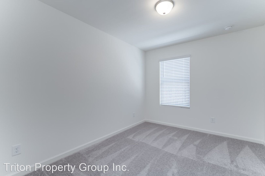 1661 Vernon Blvd - Photo 21