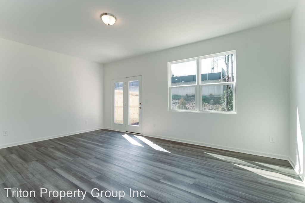 1661 Vernon Blvd - Photo 14