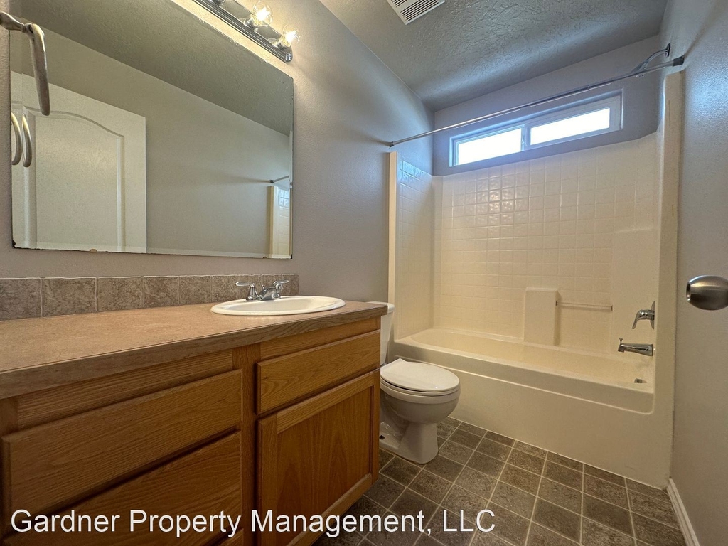 10598 Gossamer Ct - Photo 9