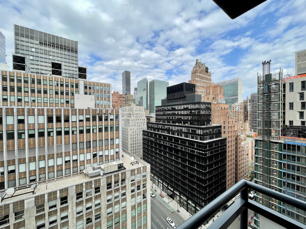 East 40th Street - Photo 13