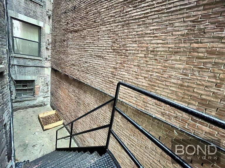 East 35th Street - Photo 7