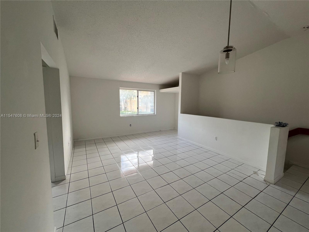 8013 Lake Dr - Photo 2