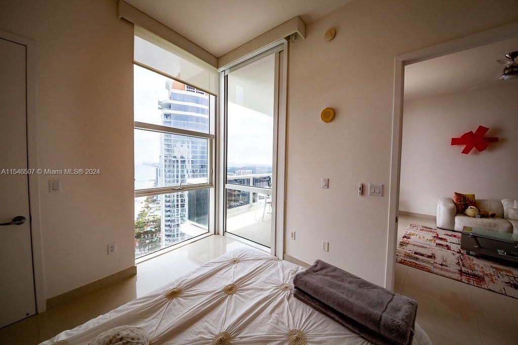 18101 Collins Ave - Photo 20