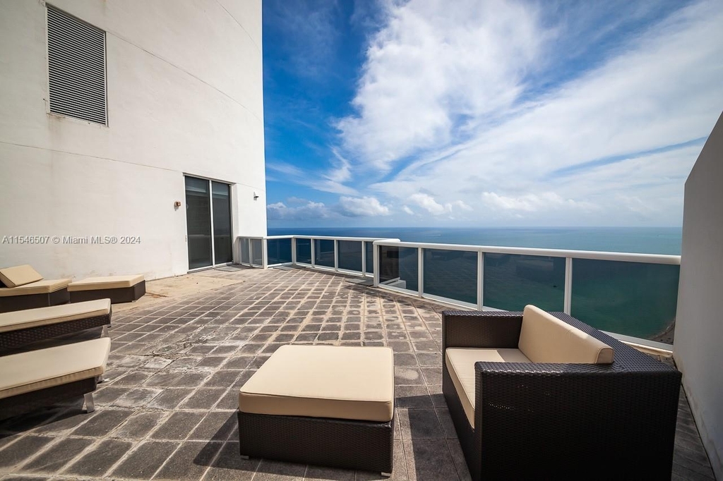 18101 Collins Ave - Photo 53