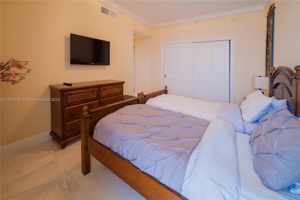 17875 Collins Ave - Photo 9