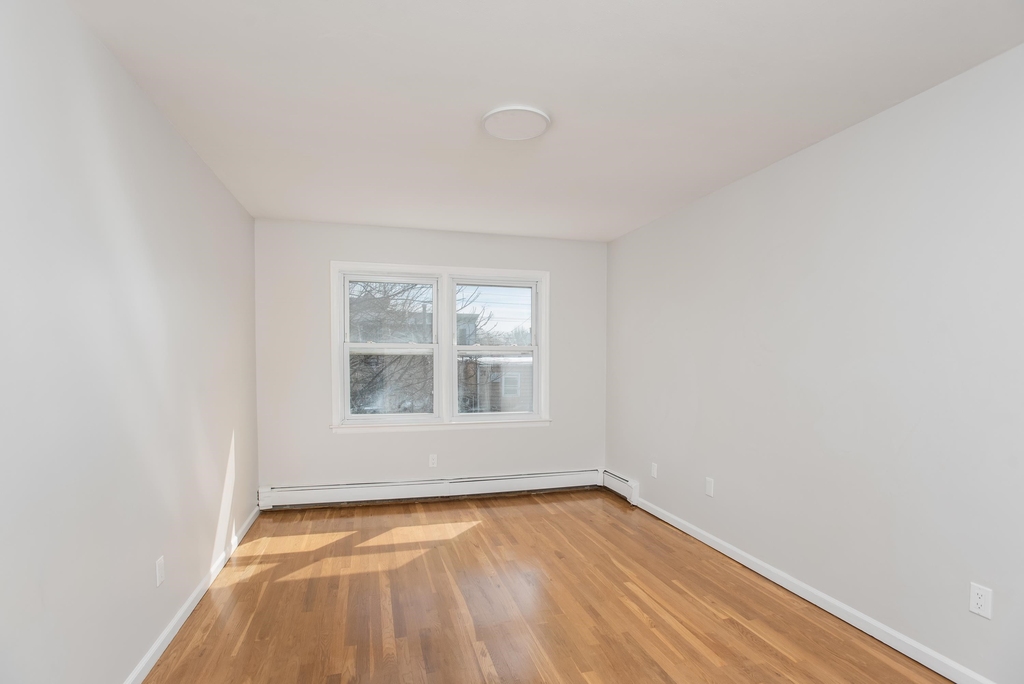 226 Webster Ave - Photo 10