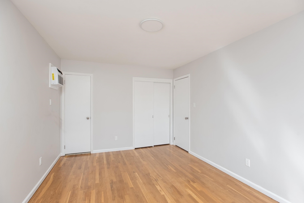 226 Webster Ave - Photo 8