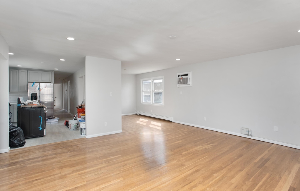 226 Webster Ave - Photo 1