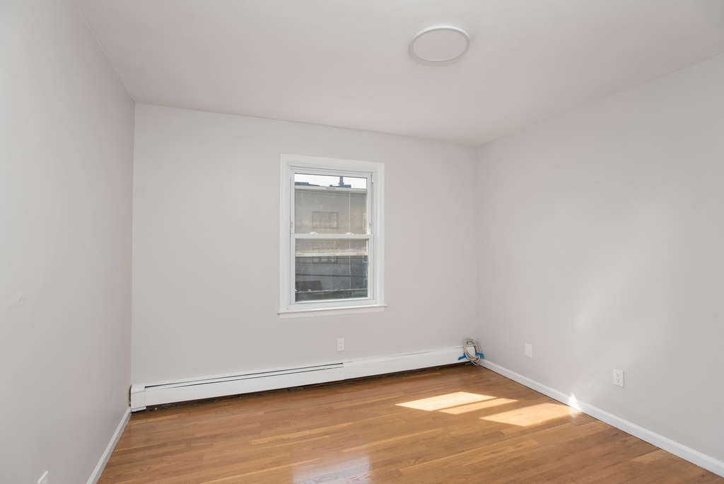 226 Webster Ave - Photo 6