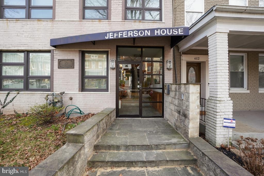 610 Jefferson St Nw - Photo 2