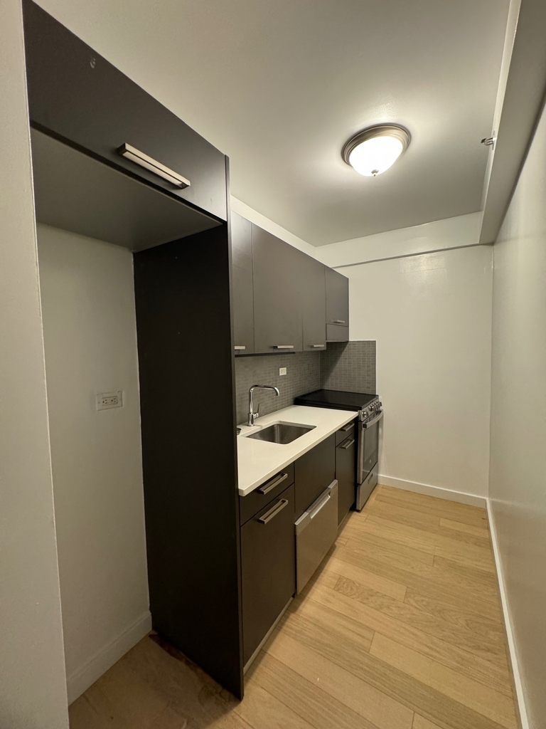 222 East 39th Street - Photo 1