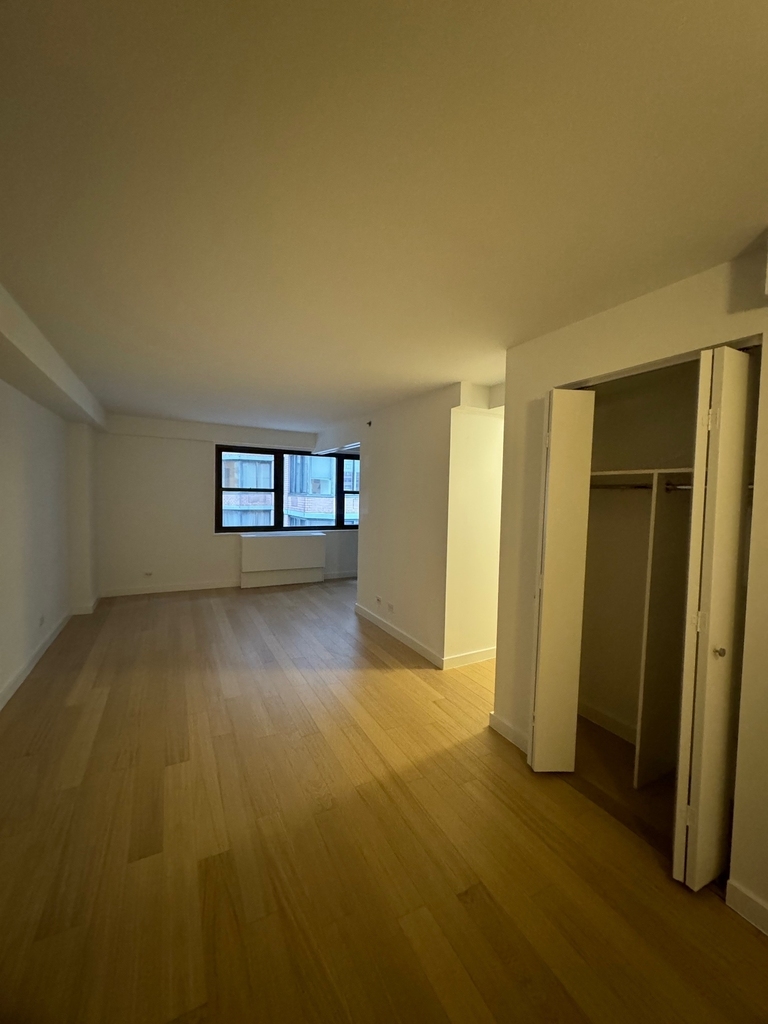 222 East 39th Street - Photo 0