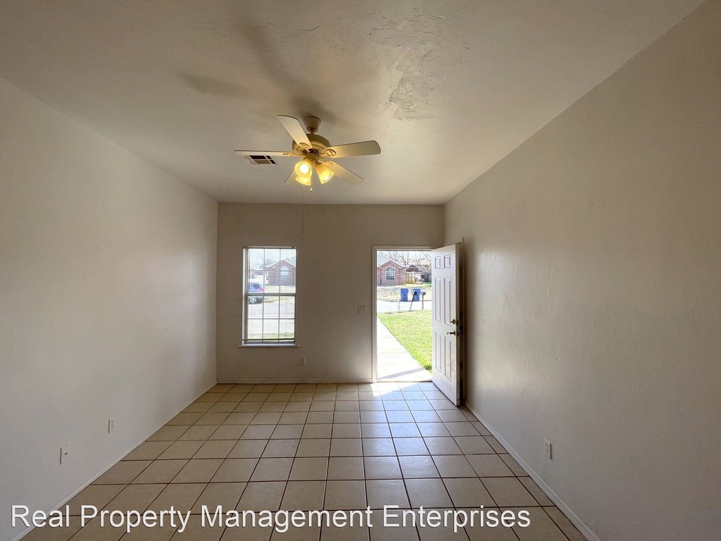 1021 Shady Creek Cir - Photo 1