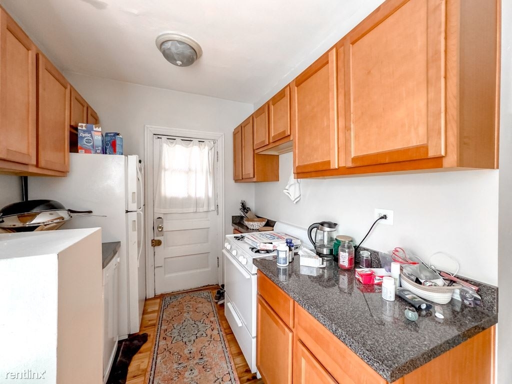 3815 N. Greenview, Unit E-5 - Photo 1