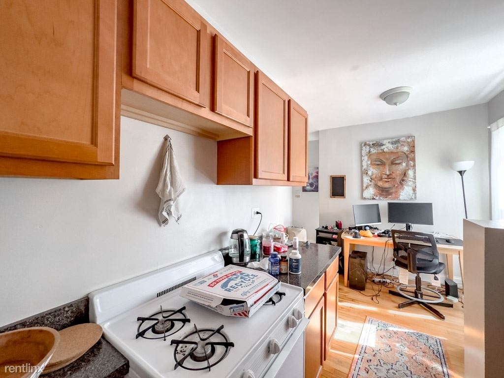 3815 N. Greenview, Unit E-5 - Photo 3