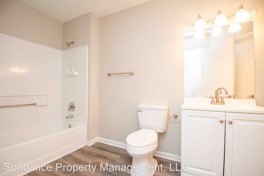 2050 Edgeview Way - Photo 2