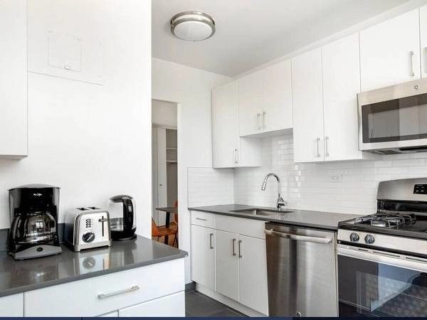 East 27th Street   - Photo 3
