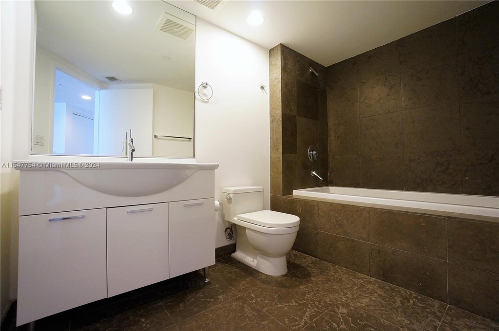 475 Brickell Ave - Photo 3