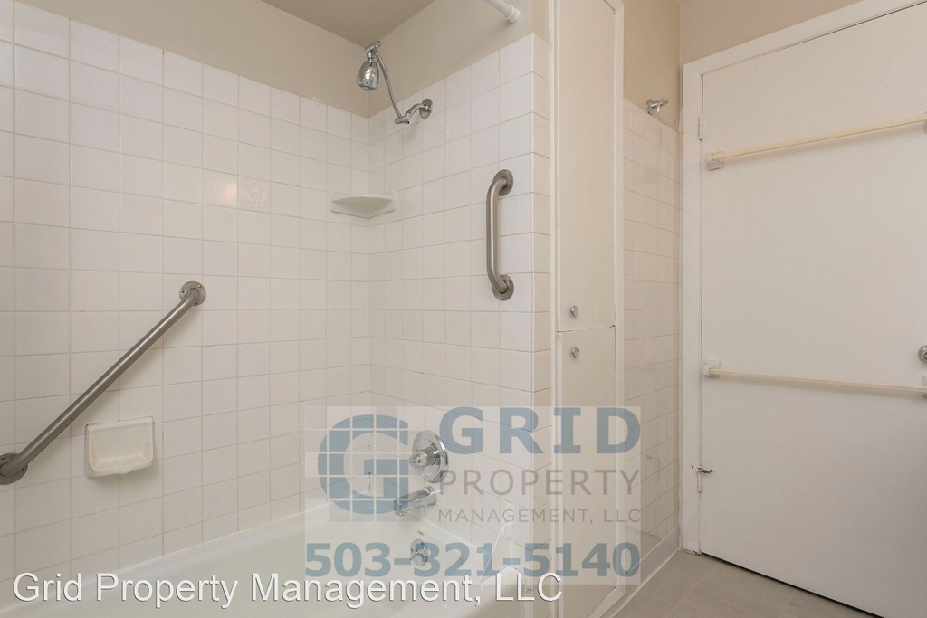 1100 Se 130th Ave - Photo 15