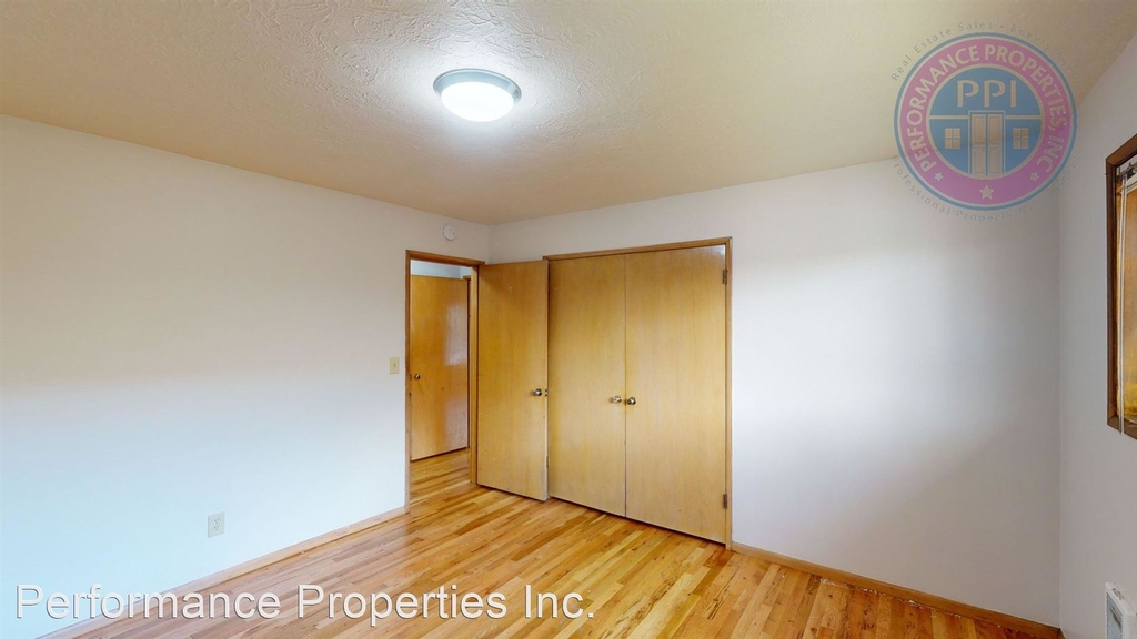 5707 - 5725 Se Division Street - Photo 13