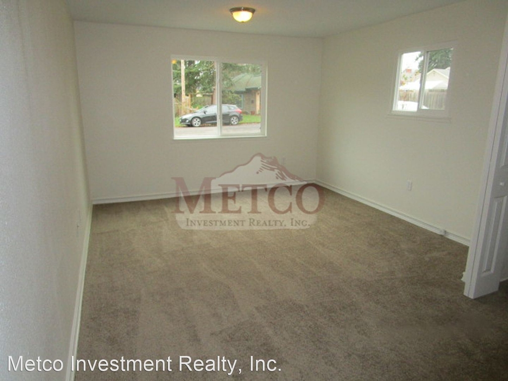 2596 High St/185 E 26th Ave - Photo 2