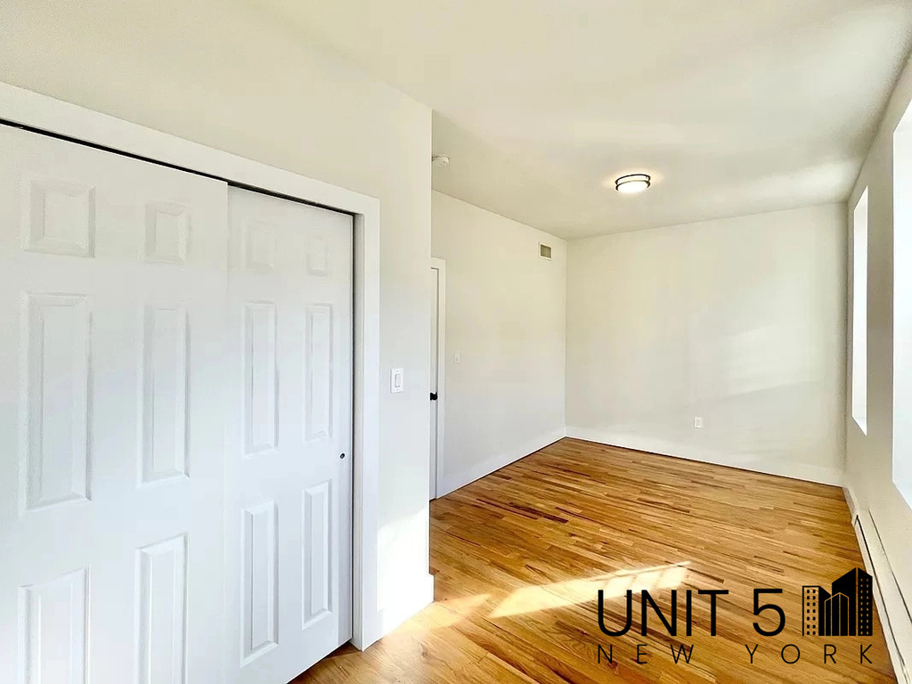 221 Schenectady Avenue - Photo 6