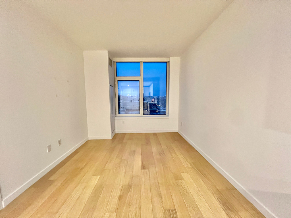 123 Linden Boulevard - Photo 4