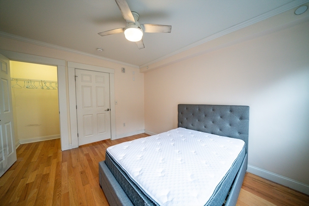 219 Commonwealth Ave - Photo 1