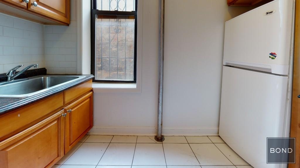 226 East 36th Street - Photo 4