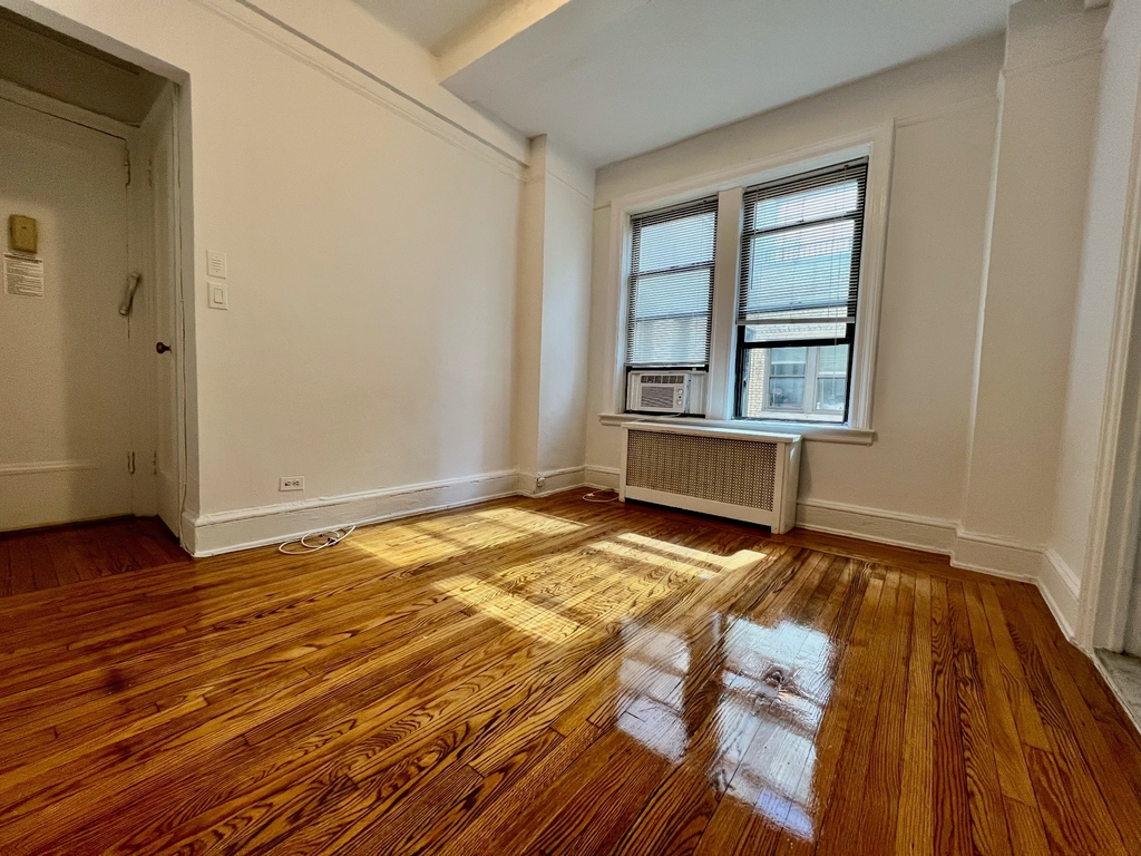 155 East 52nd Street - Photo 0