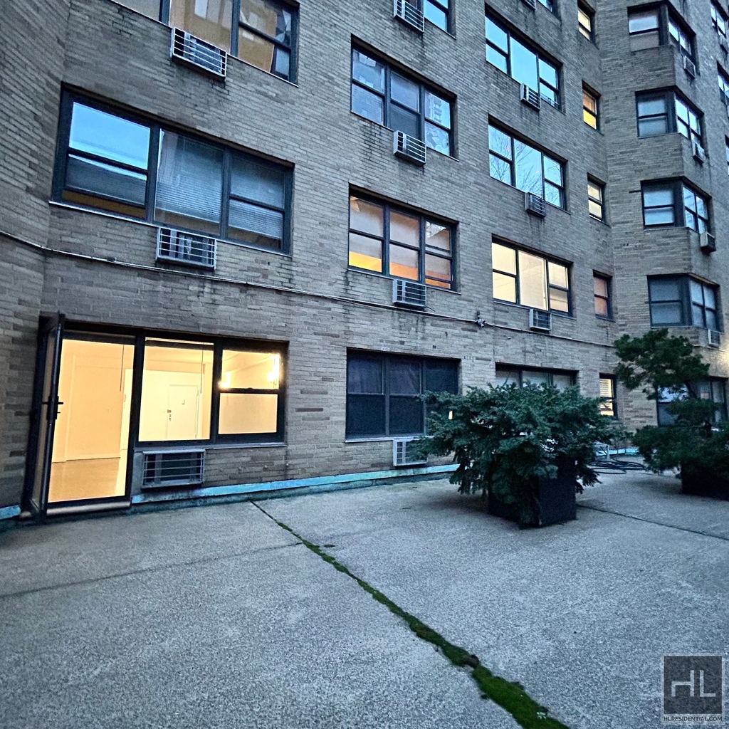 East 69 Street - Photo 8