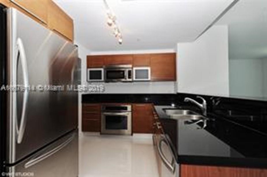 244 Biscayne Blvd - Photo 1