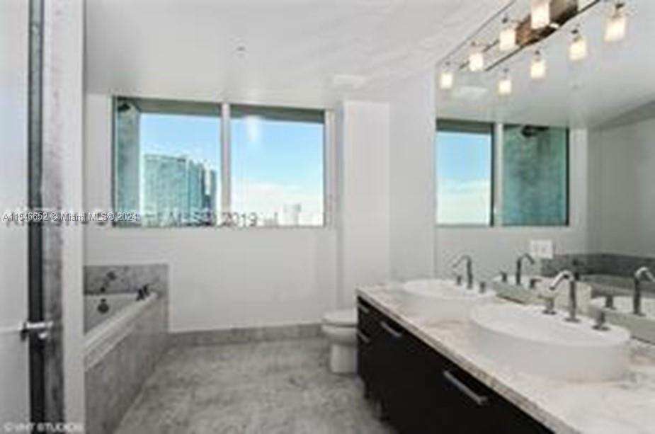 244 Biscayne Blvd - Photo 2