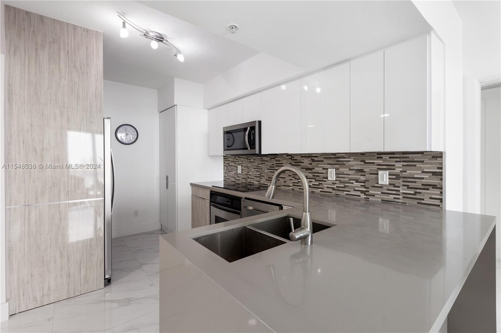 335 S Biscayne Blvd - Photo 4