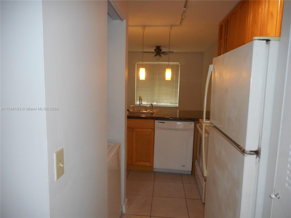 978 Coral Club Dr - Photo 6