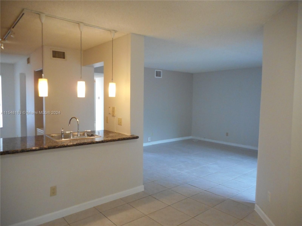 978 Coral Club Dr - Photo 2