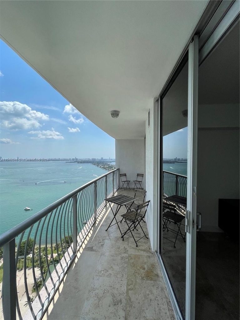 1750 N Bayshore Dr - Photo 2