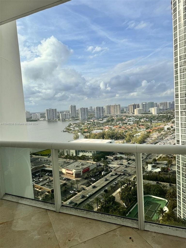 18101 Collins Ave - Photo 20