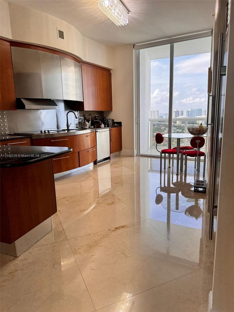 18101 Collins Ave - Photo 3