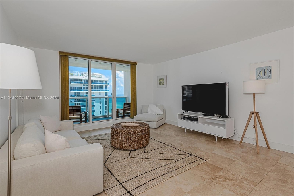 2301 Collins Ave - Photo 3