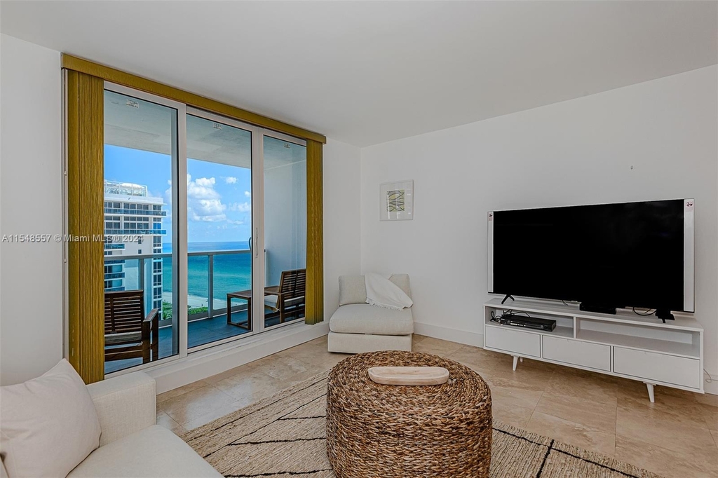 2301 Collins Ave - Photo 4