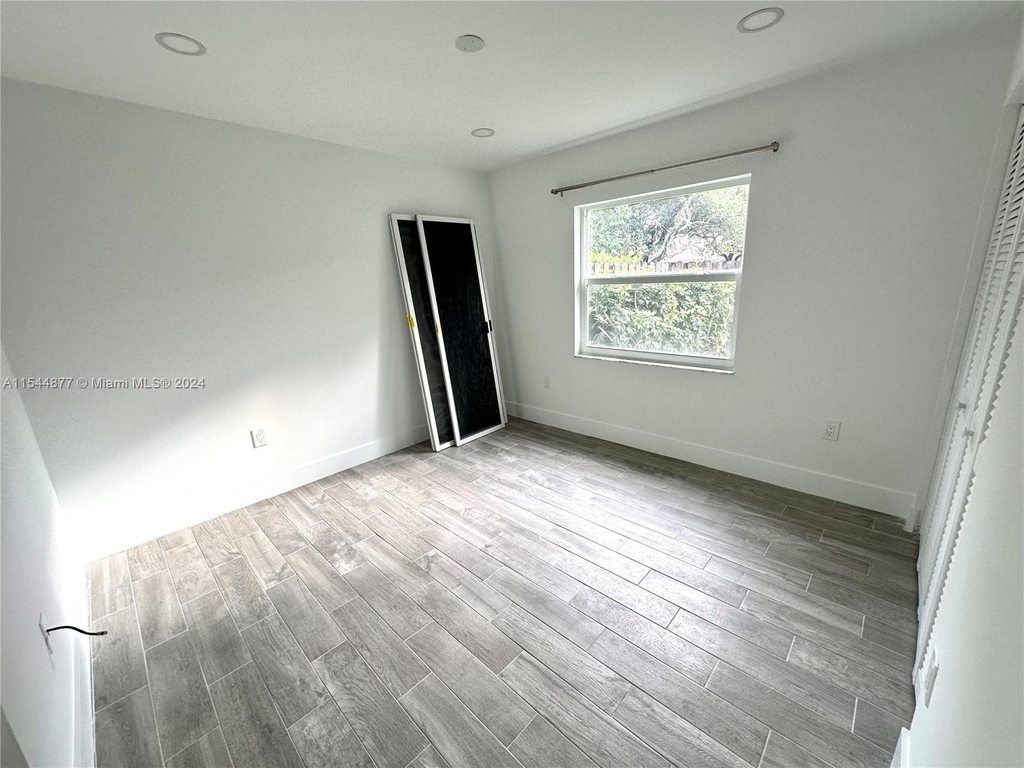 5593 Nw 102nd Pl - Photo 16