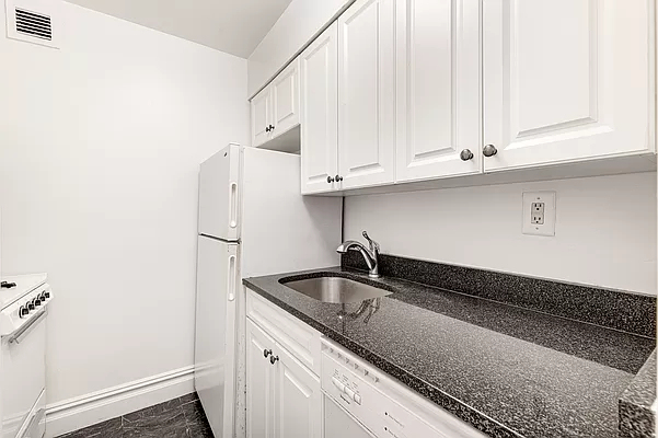 154 West 70th Street - Photo 5