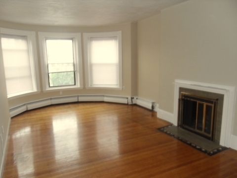 925 Beacon St - Photo 0