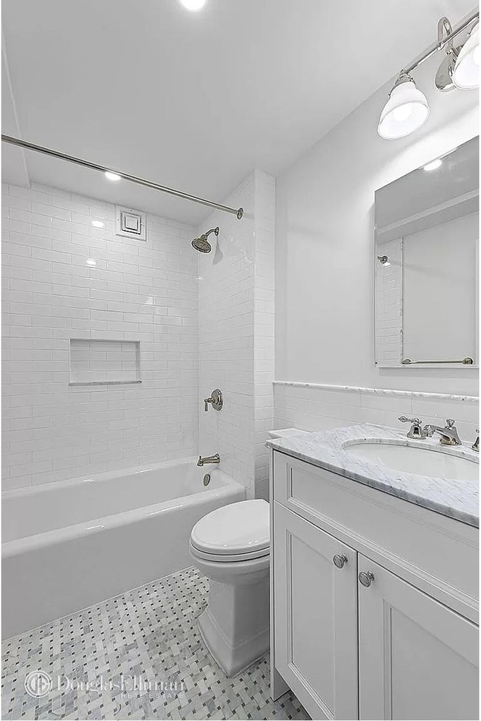 945 Fifth Ave - Photo 6