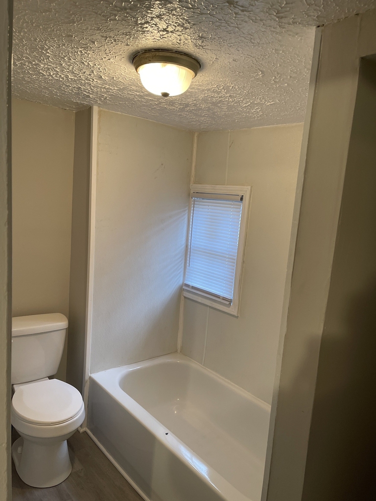 1010 W 27th Street - Photo 6