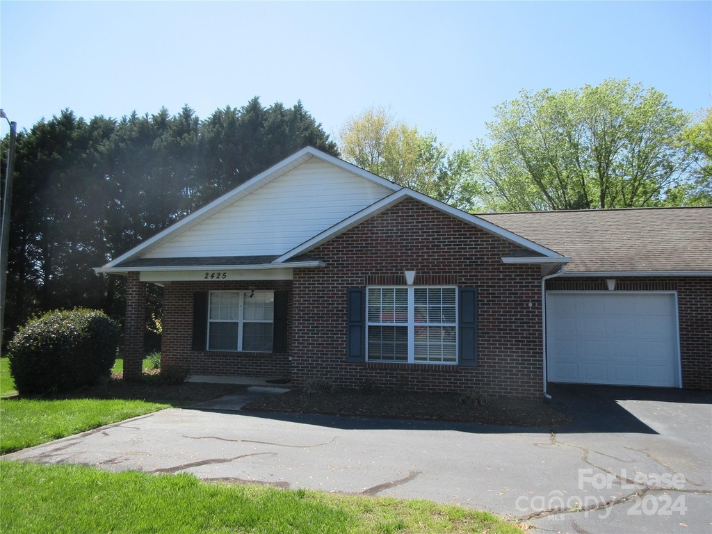 2425 23rd Street Drive Ne - Photo 0