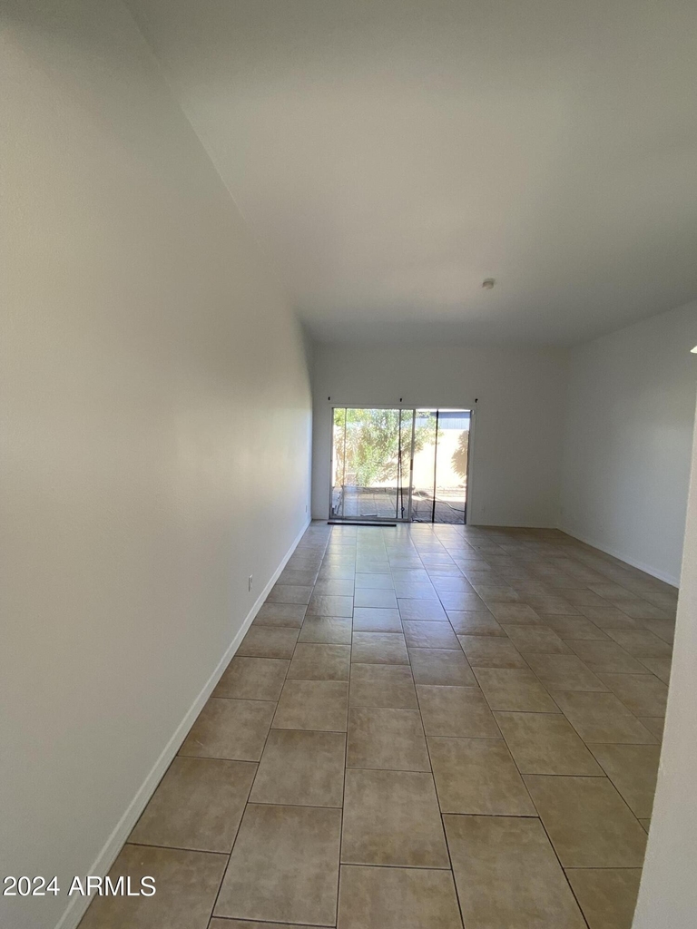 2902 E Verde Lane - Photo 4