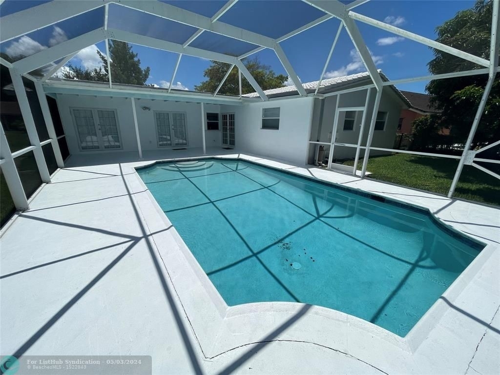 11261 Nw 42nd St - Photo 2