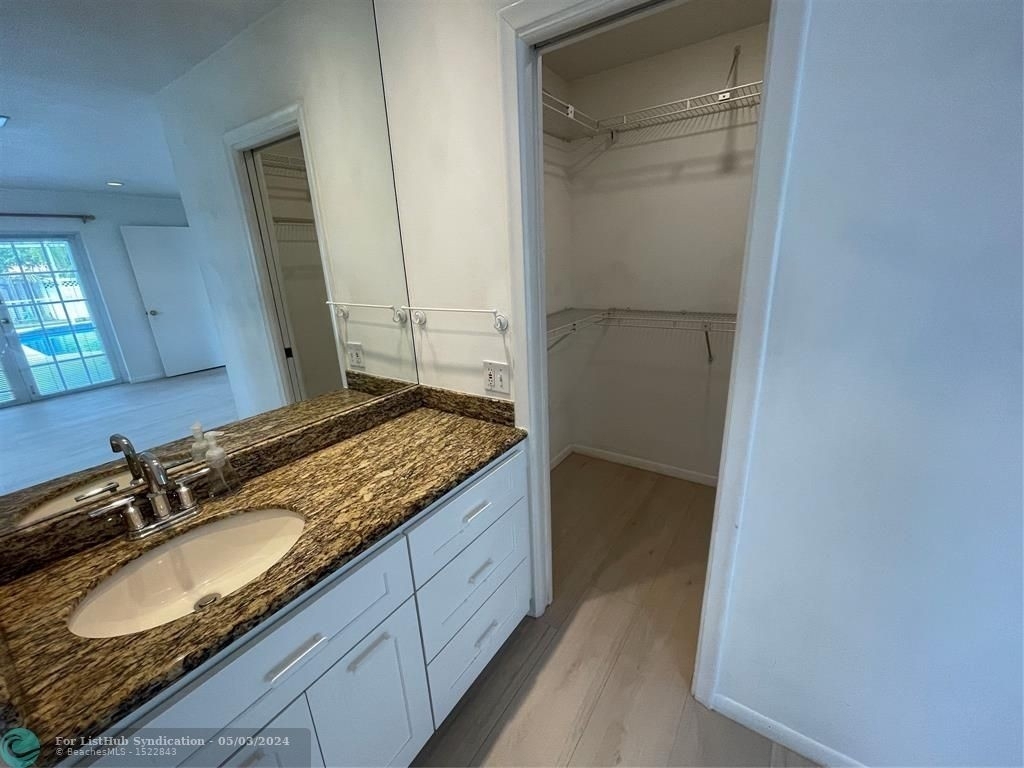 11261 Nw 42nd St - Photo 16